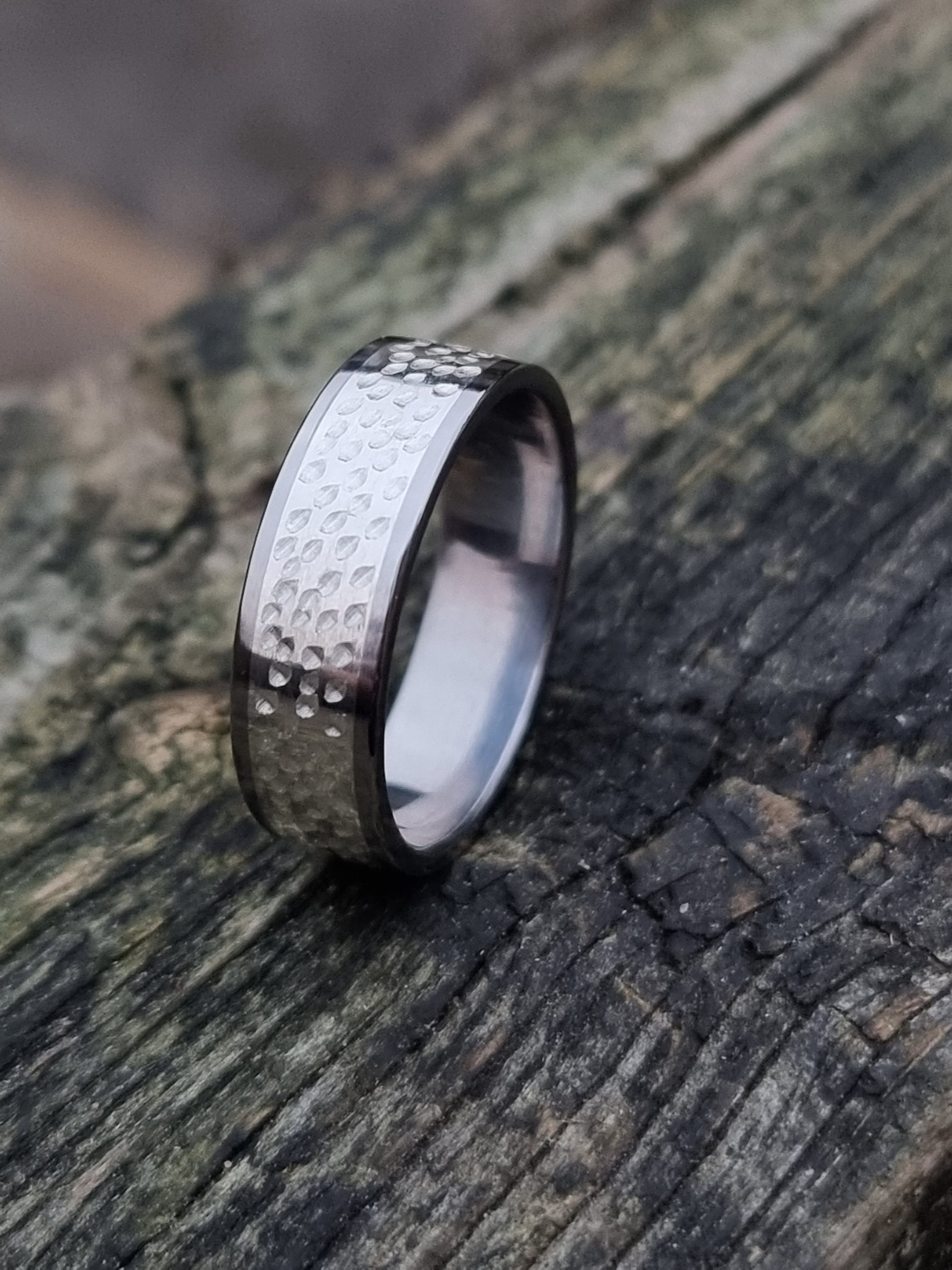 stand out titanium ring