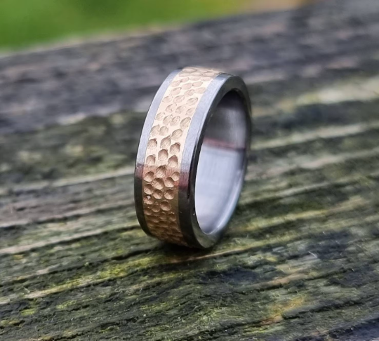 titanium and gold mens wedding ring front on