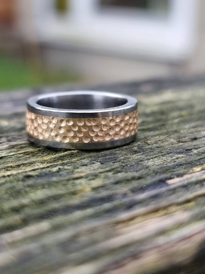 titanium and gold mens wedding ring side on