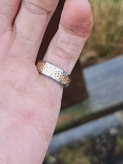 mens gold ring on finger 
